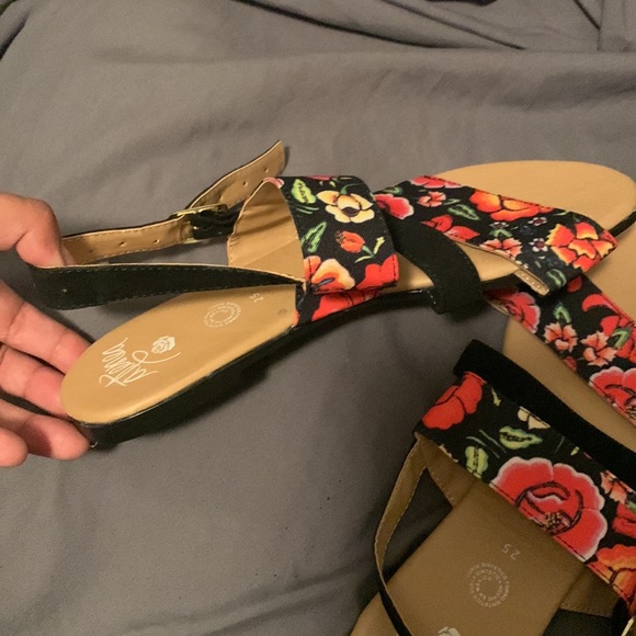 Brand new custom Sandals from Mexico. - Picture 3 of 8